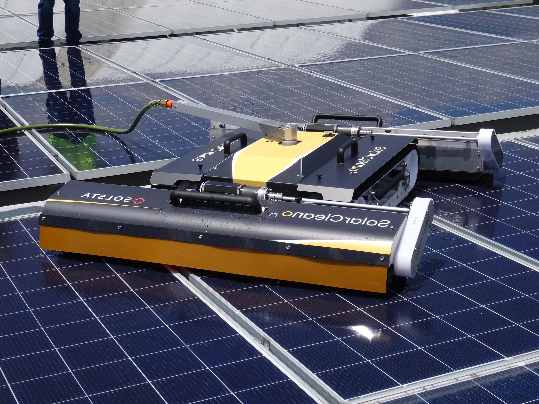 Robot lau pin SolarCleano F1