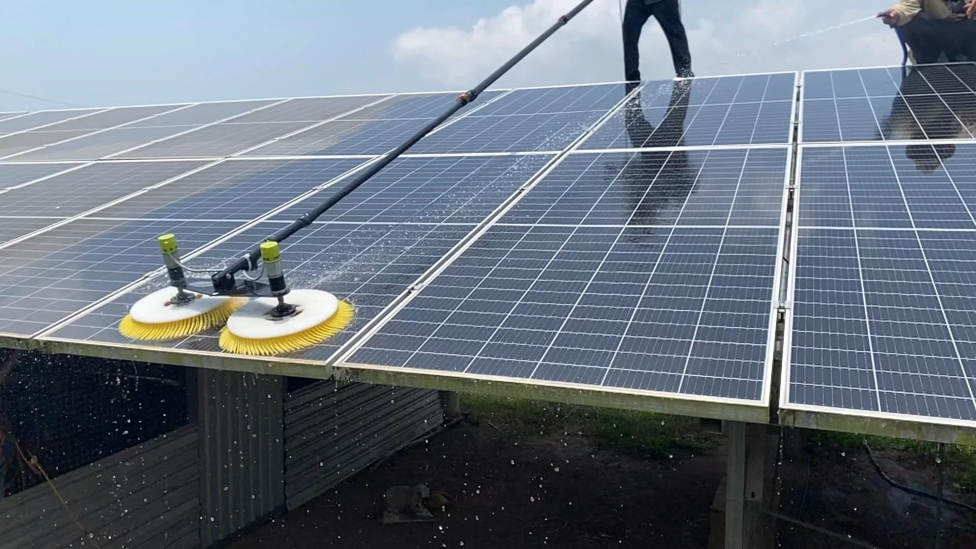 Nhật ký khắc phục Solar Farm Phú Quốc - Kiên Giang: Tẩy cặn muối NaCl kết tinh làm mờ kính dưới gió biển Tây Nam