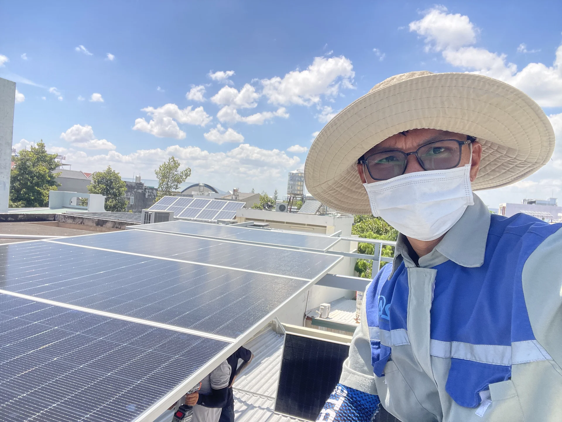 Tẩy combo màng hydrocarbon dầu nhớt đô thị và phân bồ câu