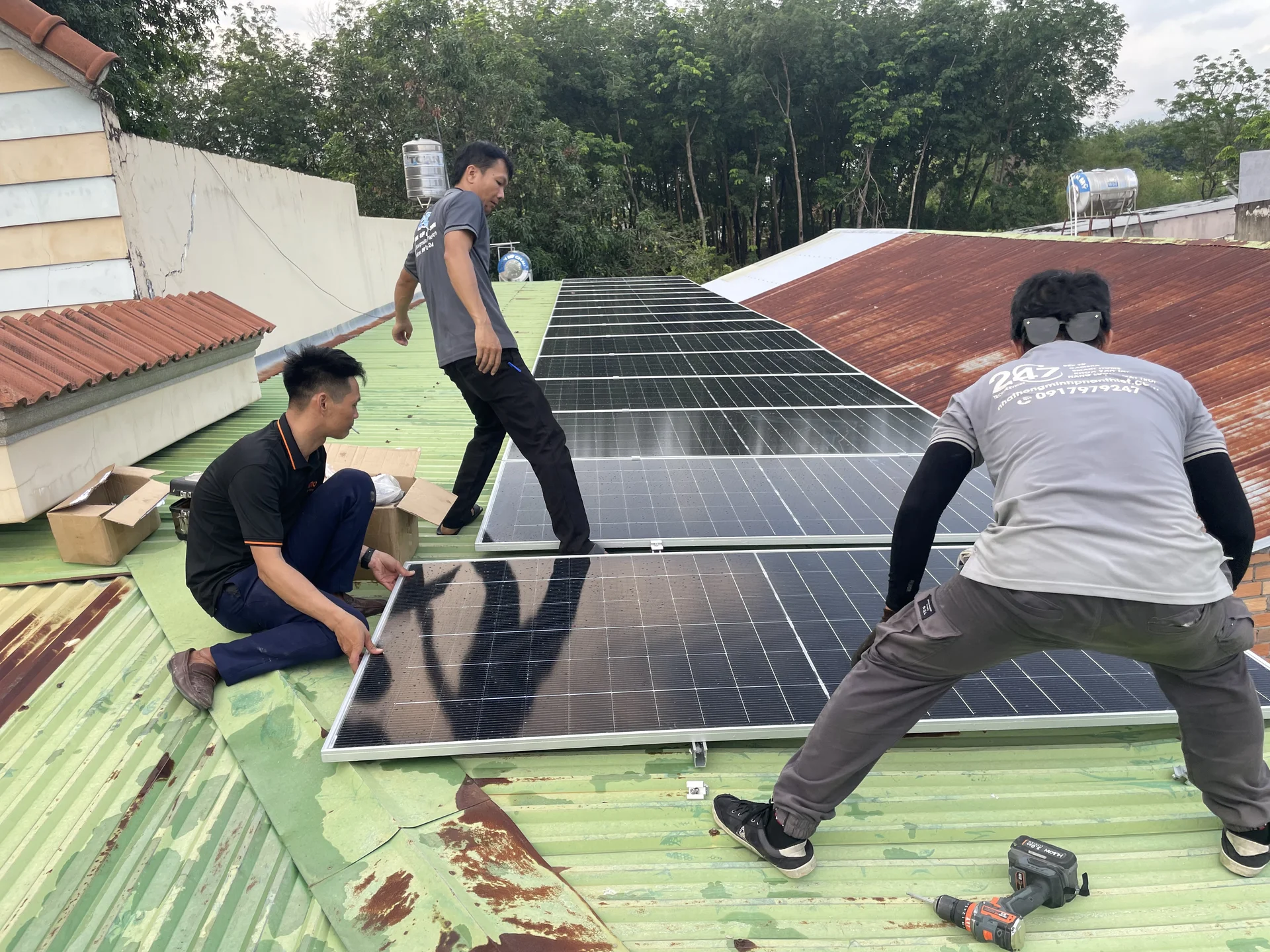 Kiểm tra bề mặt kính tấm pin